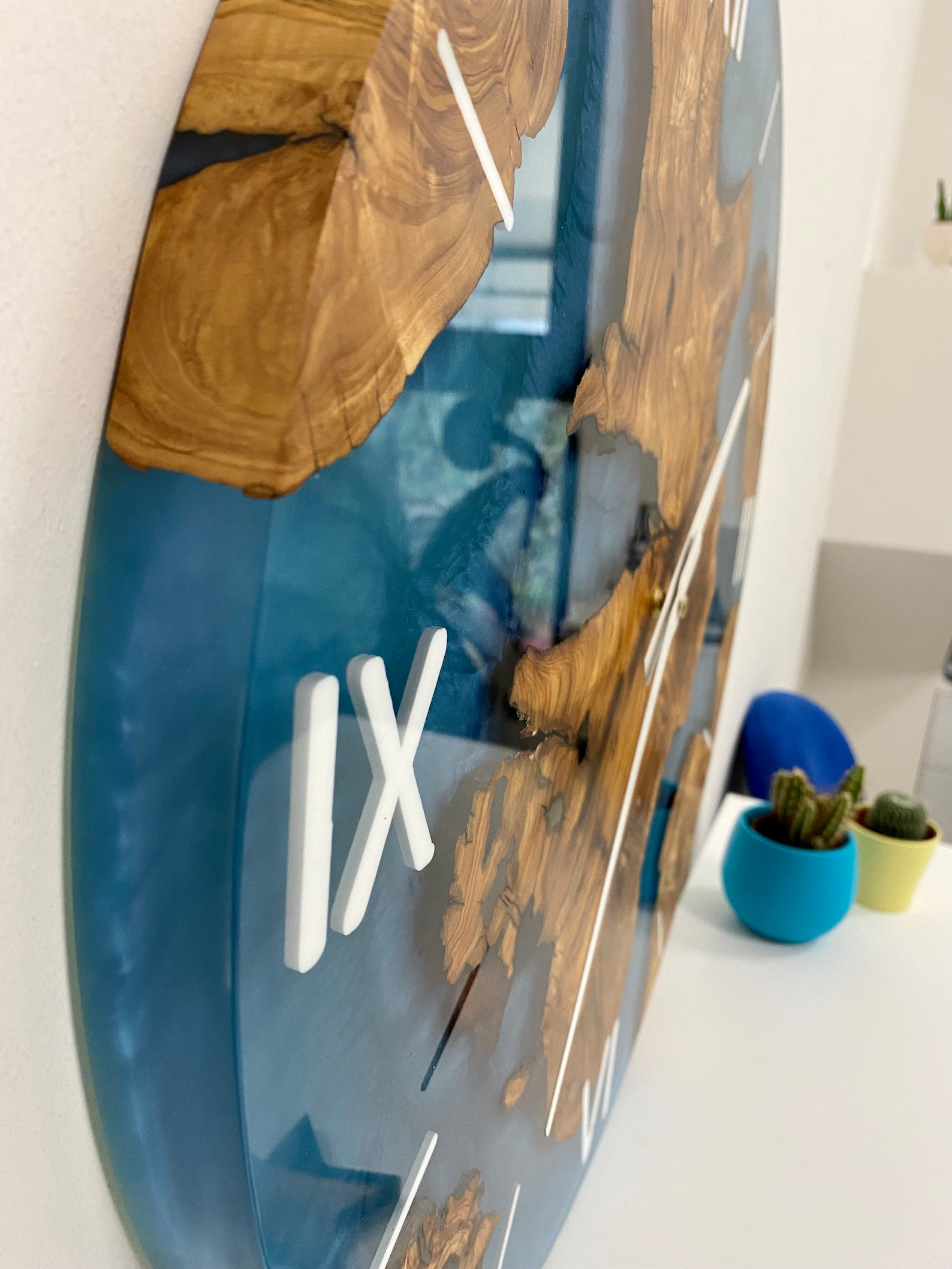 Resin Epoxy and Wood Blue wall clock 40cm Diameter, 2.5cm thickness. H ...