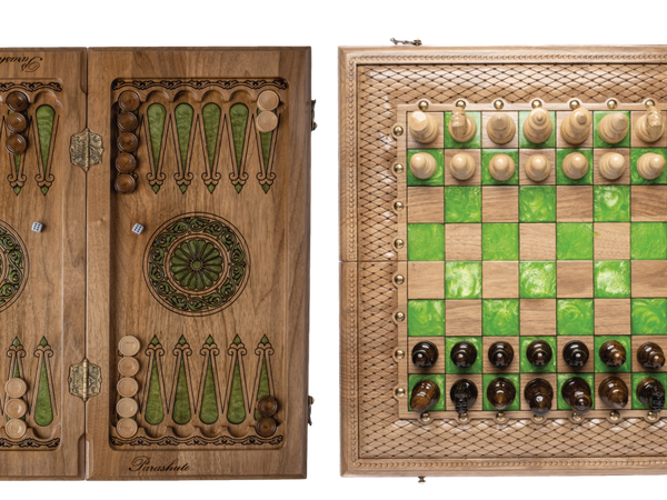 الشطرنج الكلاسيكي الايبوكسي الاخضر مع الخشب شطرنج مع لعبة الطاولة. صنع لبرشوت هوم